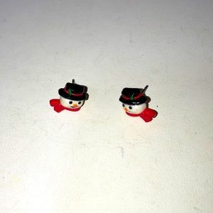 Snowman button earrings.  Pierced.  NWOT. Bme2954